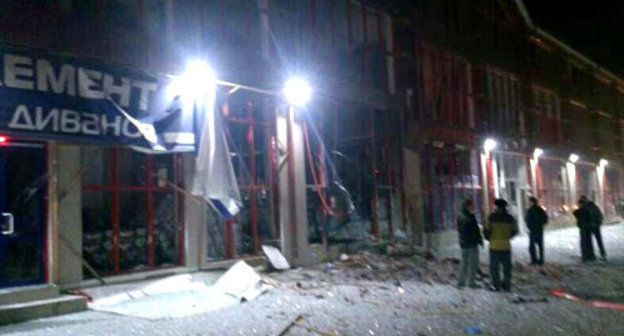 IED detonated near "Akbar" grocery store. Khasavyurt, January 4, 2014. Photo by ‘Caucasian Knot’. IED detonated near "Akbar" grocery store. Khasavyurt, January 4, 2014. Photo by ‘Caucasian Knot’.