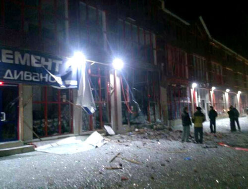 IED detonated near "Akbar" grocery store. Khasavyurt, January 4, 2014. Photo by ‘Caucasian Knot’. IED detonated near "Akbar" grocery store. Khasavyurt, January 4, 2014. Photo by ‘Caucasian Knot’.