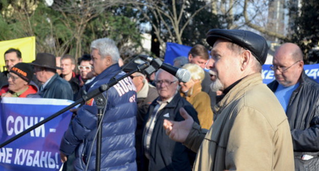 Rally demanding to restore order in the housing and communal services and administration of the city. Sochi, January 5, 2014. Photo by Svetlana Kravchenko for the ‘Caucasian Knot’. Rally demanding to restore order in the housing and communal services and administration of the city. Sochi, January 5, 2014. Photo by Svetlana Kravchenko for the ‘Caucasian Knot’.