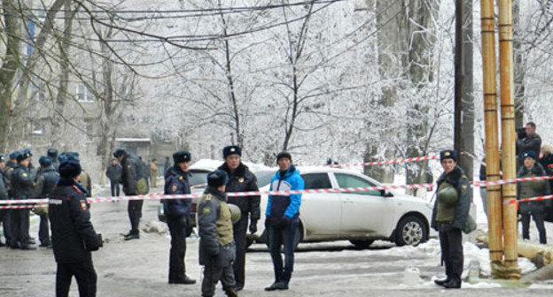 Place of the explosion in trolley-bus surrounded by police. Volgograd, December 30, 2014. Photo by Tatiana Filimonova for the ‘Caucasian Knot’. Place of the explosion in trolley-bus surrounded by police. Volgograd, December 30, 2014. Photo by Tatiana Filimonova for the ‘Caucasian Knot’.