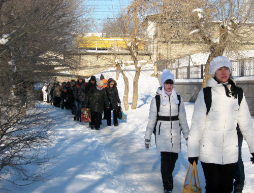 Residents of Volgograd are going on foot from Zapolotnovskaya part to the centre of the city, January 20, 2014. Photo Vyacheslava Yaschenko for the ‘Caucasian Knot’. Residents of Volgograd are going on foot from Zapolotnovskaya part to the centre of the city, January 20, 2014. Photo Vyacheslava Yaschenko for the ‘Caucasian Knot’.