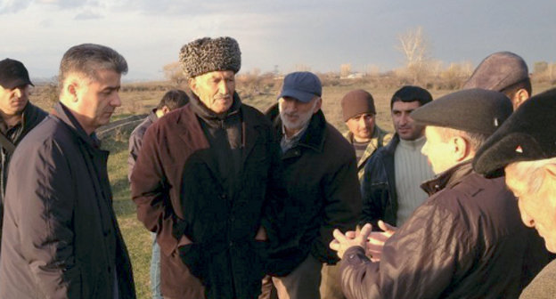 Meeting of Khrakh-Uba residents with Russian MP Mamed Abasov on the issue of their resettlement. Dagestan, December 1, 2013. Photo: http://flnka.ru Meeting of Khrakh-Uba residents with Russian MP Mamed Abasov on the issue of their resettlement. Dagestan, December 1, 2013. Photo: http://flnka.ru
