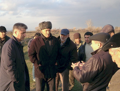 Meeting of Khrakh-Uba residents with Russian MP Mamed Abasov on the issue of their resettlement. Dagestan, December 1, 2013. Photo: http://flnka.ru Meeting of Khrakh-Uba residents with Russian MP Mamed Abasov on the issue of their resettlement. Dagestan, December 1, 2013. Photo: http://flnka.ru