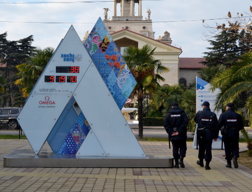 Police patrol in the centre of Sochi. December 31, 2014. Photo by Svetlana Kravchenko for the ‘Caucasian Knot’. Police patrol in the centre of Sochi. December 31, 2014. Photo by Svetlana Kravchenko for the ‘Caucasian Knot’.