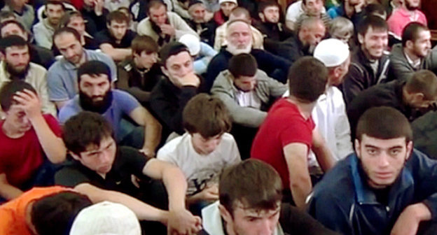 Parishioners of Imam Shafia Mosque in Buynaksk, photo taken from YouTube video posted by 1432Guraba user. Parishioners of Imam Shafia Mosque in Buynaksk, photo taken from YouTube video posted by 1432Guraba user.