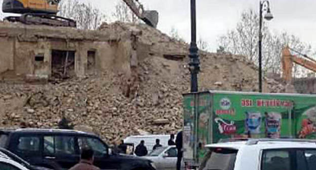 Five-storey building collapsed onto Geidar Aliev Avenue in Baku, January 25, 2014. Photo by Aziz Karimov for the ‘Caucasian Knot’. Five-storey building collapsed onto Geidar Aliev Avenue in Baku, January 25, 2014. Photo by Aziz Karimov for the ‘Caucasian Knot’.