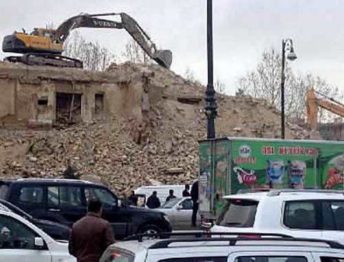 Five-storey building collapsed onto Geidar Aliev Avenue in Baku, January 25, 2014. Photo by Aziz Karimov for the ‘Caucasian Knot’. Five-storey building collapsed onto Geidar Aliev Avenue in Baku, January 25, 2014. Photo by Aziz Karimov for the ‘Caucasian Knot’.