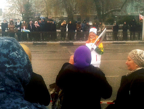 Welcoming the Olympic Flame in Grozny. January 28, 2014. Photo by the "Caucasian Knot" Welcoming the Olympic Flame in Grozny. January 28, 2014. Photo by the "Caucasian Knot"
