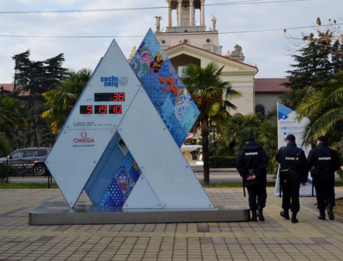 Policemen near Olympic Clock in Sochi. Photo by Svetlana Kravchenko for the "Caucasian Knot" Policemen near Olympic Clock in Sochi. Photo by Svetlana Kravchenko for the "Caucasian Knot"