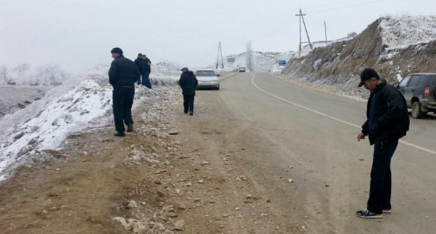 Upset of the car in the 146th kilometre of the Mamrash-Tashkapur highway near the village of Shovkra in the Laksky District of Dagestan. January 30, 2014. Photo by the press service of the GIBDD (traffic police) Upset of the car in the 146th kilometre of the Mamrash-Tashkapur highway near the village of Shovkra in the Laksky District of Dagestan. January 30, 2014. Photo by the press service of the GIBDD (traffic police)
