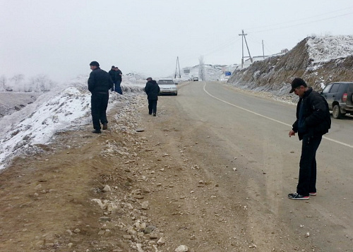 Upset of the car in the 146th kilometre of the Mamrash-Tashkapur highway near the village of Shovkra in the Laksky District of Dagestan. January 30, 2014. Photo by the press service of the GIBDD (traffic police) Upset of the car in the 146th kilometre of the Mamrash-Tashkapur highway near the village of Shovkra in the Laksky District of Dagestan. January 30, 2014. Photo by the press service of the GIBDD (traffic police)