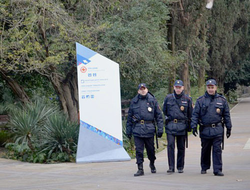 Law enforcers patrolling Sochi streets. Photo by Svetlana Kravchenko for the ‘Caucasian Knot’. Law enforcers patrolling Sochi streets. Photo by Svetlana Kravchenko for the ‘Caucasian Knot’.
