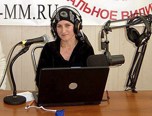 Lawyer Sapiyat Magomedova at Radio "Echo Moskvy-Makhachkala" tells about the progress in investigating her beating, January 12, 2011. Photo: zakir05.livejournal.com Lawyer Sapiyat Magomedova at Radio "Echo Moskvy-Makhachkala" tells about the progress in investigating her beating, January 12, 2011. Photo: zakir05.livejournal.com