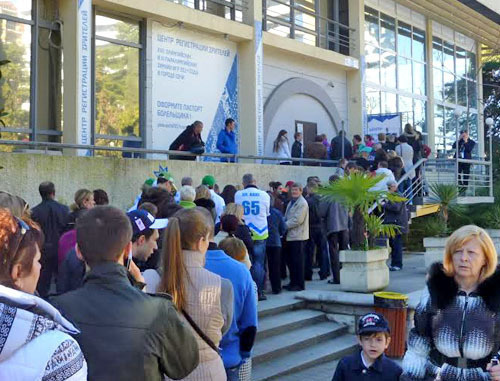 Queues for tickets to the events of the Winter Olympics in Sochi. February 13, 2014. Photo by Svetlana Kravchenko for the "Caucasian Knot" Queues for tickets to the events of the Winter Olympics in Sochi. February 13, 2014. Photo by Svetlana Kravchenko for the "Caucasian Knot"