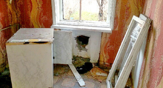 Demolition of the house in Rabochaya street before the eviction of the residents. In the photo: one of the apartments in the house. Ingushetia, November 20, 2013. Photo courtesy of the residents of the house Demolition of the house in Rabochaya street before the eviction of the residents. In the photo: one of the apartments in the house. Ingushetia, November 20, 2013. Photo courtesy of the residents of the house