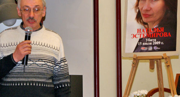 Oleg Orlov speaks at the commemoration party of Natalia Estemirova. Moscow, February 28, 2014. Photo by Natalya Kraynova for the "Caucasian Knot" Oleg Orlov speaks at the commemoration party of Natalia Estemirova. Moscow, February 28, 2014. Photo by Natalya Kraynova for the "Caucasian Knot"
