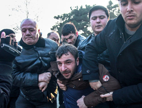 The police breaks up a youth rally in connection with the death of a Karabakh War veteran Zaur Gasanov. Baku, December 29, 2013. Photo by Aziz Karimov for the "Caucasian Knot" The police breaks up a youth rally in connection with the death of a Karabakh War veteran Zaur Gasanov. Baku, December 29, 2013. Photo by Aziz Karimov for the "Caucasian Knot"