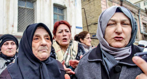 Participants of the rally protesting against demolition of their houses, Baku, March 3, 2014. Photo by Aziz Karimov for the ‘Caucasian Knot’. Participants of the rally protesting against demolition of their houses, Baku, March 3, 2014. Photo by Aziz Karimov for the ‘Caucasian Knot’.