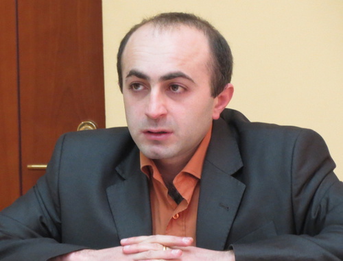 Iyk Khanumyan, chairman of the "National Revival" Party, at a press conference in Stepanakert. Nagorno-Karabakh, February 24, 2014. Photo by Alvard Grigoryan for the ‘Caucasian Knot’. Iyk Khanumyan, chairman of the "National Revival" Party, at a press conference in Stepanakert. Nagorno-Karabakh, February 24, 2014. Photo by Alvard Grigoryan for the ‘Caucasian Knot’.