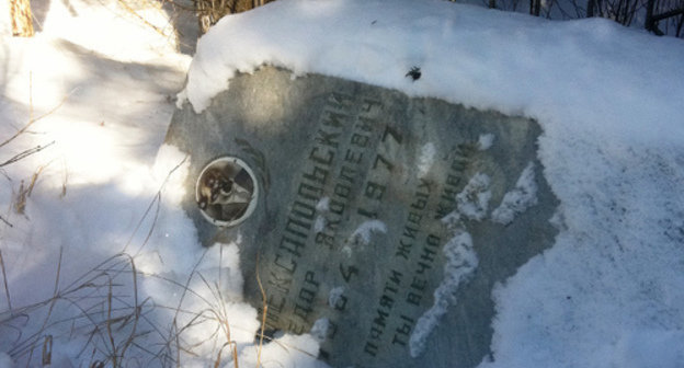 Broken grave-stone at one of Christian cemeteries in Chechnya. February 2014. Photo: HRC "Memorial", http://memo.ru/d/189489.html Broken grave-stone at one of Christian cemeteries in Chechnya. February 2014. Photo: HRC "Memorial", http://memo.ru/d/189489.html