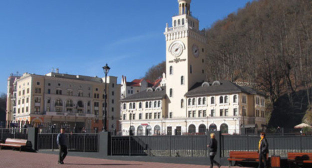 "Roza Khutor", Central square of the hotel complex. Krasnodar Region, November 2013. Photo by Tatiana Ukolova for the ‘Caucasian Knot’. "Roza Khutor", Central square of the hotel complex. Krasnodar Region, November 2013. Photo by Tatiana Ukolova for the ‘Caucasian Knot’.