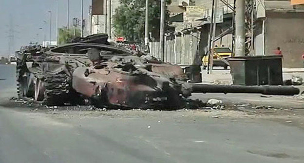 Tank T-72 destroyed in Aleppo. Syria, October 6, 2012. Photo: Voice of America News: Scott Bob reports from Aleppo, Syria, http://ru.wikipedia.org/ Tank T-72 destroyed in Aleppo. Syria, October 6, 2012. Photo: Voice of America News: Scott Bob reports from Aleppo, Syria, http://ru.wikipedia.org/