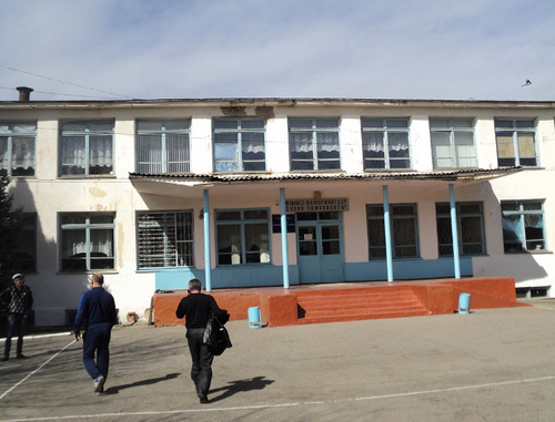 Secondary school in Nizhny Cherek village, Kabardino-Balkaria, Urvan District, March 16, 2014. Photo by Lyudmila Maratova for the ‘Caucasian Knot’. Secondary school in Nizhny Cherek village, Kabardino-Balkaria, Urvan District, March 16, 2014. Photo by Lyudmila Maratova for the ‘Caucasian Knot’.