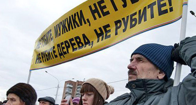 Rally against felling trees in the "Krasnaya Vesna" Grove in Novocherkassk, December 2013. Photo by Anatoly Karbinov, group in support of the "Krasnaya Vesna" Grove, http://vk.com/album-60943840_182236080 Rally against felling trees in the "Krasnaya Vesna" Grove in Novocherkassk, December 2013. Photo by Anatoly Karbinov, group in support of the "Krasnaya Vesna" Grove, http://vk.com/album-60943840_182236080