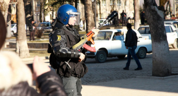 At the streets of Ismailly during the riots on January 24, 2013. Photo by Aziz Karimov for the ‘Caucasian Knot’. At the streets of Ismailly during the riots on January 24, 2013. Photo by Aziz Karimov for the ‘Caucasian Knot’.