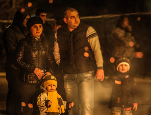 Baku residents near the traditional bonfire during celebrations of Novruz Bayram. March 19, 2014. Photo by Aziz Karimov for the ‘Caucasian Knot’. Baku residents near the traditional bonfire during celebrations of Novruz Bayram. March 19, 2014. Photo by Aziz Karimov for the ‘Caucasian Knot’.