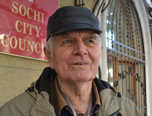 Member of Public Ecology Council of Sochi, professor Nikolay Kulikov at the entrance to the City Council building, March 19, 2014. Photo by Svetlana Kravchenko for the ‘Caucasian Knot’. Member of Public Ecology Council of Sochi, professor Nikolay Kulikov at the entrance to the City Council building, March 19, 2014. Photo by Svetlana Kravchenko for the ‘Caucasian Knot’.