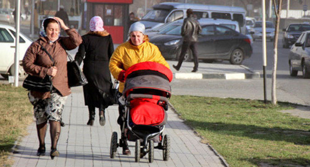 Residents of Grosny, Chechnya. March 2014. Photo provided by eyewitness. Residents of Grosny, Chechnya. March 2014. Photo provided by eyewitness.