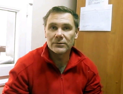 Evgeny Vitishko in the special detention facility of the Tuapse OVD (Interior Division), February 16, 2014. Screenshot of a footage by the members of the Public Oversight Commission (POC), http://www.youtube.com/watch?v=Qfi_M9WTmOI Evgeny Vitishko in the special detention facility of the Tuapse OVD (Interior Division), February 16, 2014. Screenshot of a footage by the members of the Public Oversight Commission (POC), http://www.youtube.com/watch?v=Qfi_M9WTmOI