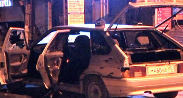 The car which the police tried to stop to check documents, but its passengers opened fire and were killed by retaliatory shooting. Khasavyurt, March 24, 2014. Photo http://nac.gov.ru/ The car which the police tried to stop to check documents, but its passengers opened fire and were killed by retaliatory shooting. Khasavyurt, March 24, 2014. Photo http://nac.gov.ru/