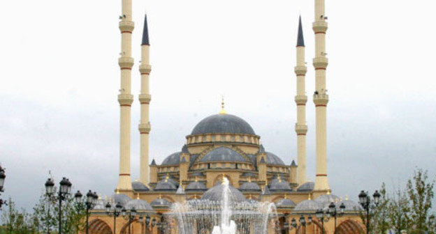 The Mosque "Heart of Chechnya" named after Akhmat Kadyrov. Grozny. Photo: Andre Widmer Maiakinfo http://ru.wikipedia.org/ The Mosque "Heart of Chechnya" named after Akhmat Kadyrov. Grozny. Photo: Andre Widmer Maiakinfo http://ru.wikipedia.org/