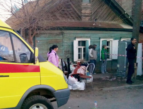 Evacuated residents in the Chekhova street blocked during the fire. Astrakhan, March 25, 2014. Photo by Yelena Grebenyuk for the "Caucasian Knot" Evacuated residents in the Chekhova street blocked during the fire. Astrakhan, March 25, 2014. Photo by Yelena Grebenyuk for the "Caucasian Knot"