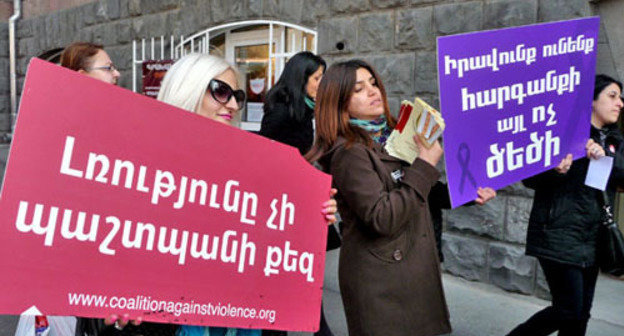 Participants of a protest action against violence against women. Inscription on a poster: "Women, know your rights!". Yerevan, November 25, 2013. Photo by Armine Martirosyan for the "Caucasian Knot" Participants of a protest action against violence against women. Inscription on a poster: "Women, know your rights!". Yerevan, November 25, 2013. Photo by Armine Martirosyan for the "Caucasian Knot"