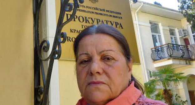 Desdemona Djamburiya at the Sochi City Prosecutor's Office, March 2014. Photo by Svetlana Kravchenko for the ‘Caucasian Knot’. Desdemona Djamburiya at the Sochi City Prosecutor's Office, March 2014. Photo by Svetlana Kravchenko for the ‘Caucasian Knot’.