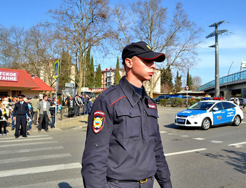 Law enforcers in the streets of Sochi during the final stage of the Paralympic Torch Relay. March 6, 2014. Photo by Svetlana Kravchenko for the "Caucasian Knot" Law enforcers in the streets of Sochi during the final stage of the Paralympic Torch Relay. March 6, 2014. Photo by Svetlana Kravchenko for the "Caucasian Knot"