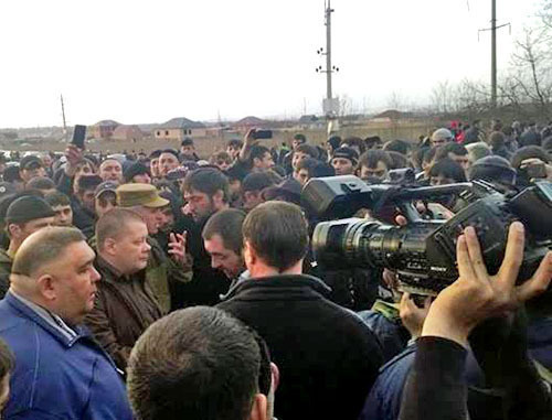 Relatives of the detained blocked the Federal Highway "Kavkaz" in North Ossetia. North Ossetia, April 11, 2014. Photo https://www.youtube.com/ Relatives of the detained blocked the Federal Highway "Kavkaz" in North Ossetia. North Ossetia, April 11, 2014. Photo https://www.youtube.com/