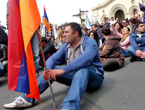 Protest action of activists of the group DEM.AM. Yerevan, April 9, 2014. Photo by Armine Martirosyan for the "Caucasian Knot" Protest action of activists of the group DEM.AM. Yerevan, April 9, 2014. Photo by Armine Martirosyan for the "Caucasian Knot"