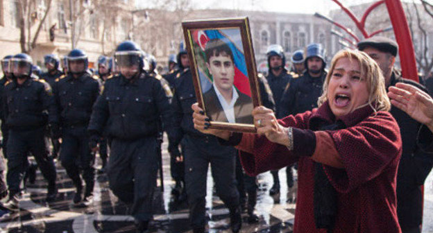 Azerbaijani woman holding portrait of the perished soldier during the rally against non-combat losses in the Army. Baku, March 10, 2013. Photo by Aziz Karimov for the ‘Caucasian Knot’. Azerbaijani woman holding portrait of the perished soldier during the rally against non-combat losses in the Army. Baku, March 10, 2013. Photo by Aziz Karimov for the ‘Caucasian Knot’.
