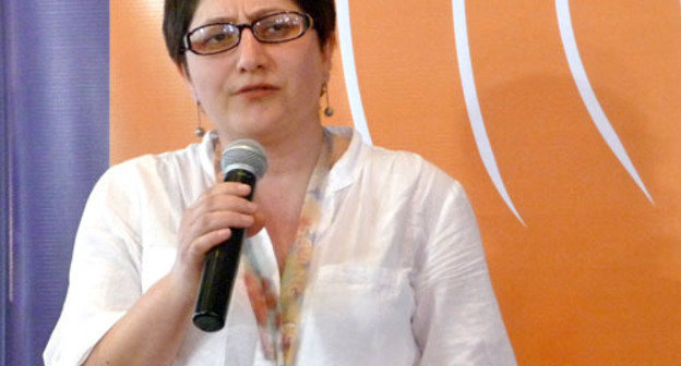 Editor of the Internet newspaper ‘KarabakhOpen.info’ Anait Danielyan was granted with ‘Young women in Caucasus’ Award, Yerevan, April 16, 2014. Photo by Armine Martirosyan for the ‘Caucasian Knot’. Editor of the Internet newspaper ‘KarabakhOpen.info’ Anait Danielyan was granted with ‘Young women in Caucasus’ Award, Yerevan, April 16, 2014. Photo by Armine Martirosyan for the ‘Caucasian Knot’.