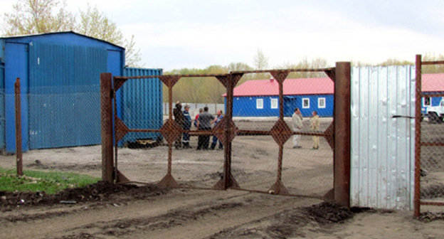 The gate of the geologists' camp located in the Sorokin Field. Voronezh Region, April 20, 2014. Photo: the movement "In Defence of Khopyor", © 2014 Save Khoper!, http://savekhoper.ru/ The gate of the geologists' camp located in the Sorokin Field. Voronezh Region, April 20, 2014. Photo: the movement "In Defence of Khopyor", © 2014 Save Khoper!, http://savekhoper.ru/