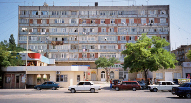 Street in Derbent. Photo: Bolshakov, http://commons.wikimedia.org/ Creative Commons Attribution 2.0 Generic Street in Derbent. Photo: Bolshakov, http://commons.wikimedia.org/ Creative Commons Attribution 2.0 Generic
