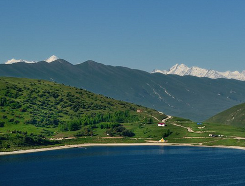 Lake Kezenoy-am in the Vedeno District of Chechnya. Photo: Wild.nohcho, http://commons.wikimedia.org/, Creative Commons Attribution-Share Alike 3.0 Unported Lake Kezenoy-am in the Vedeno District of Chechnya. Photo: Wild.nohcho, http://commons.wikimedia.org/, Creative Commons Attribution-Share Alike 3.0 Unported