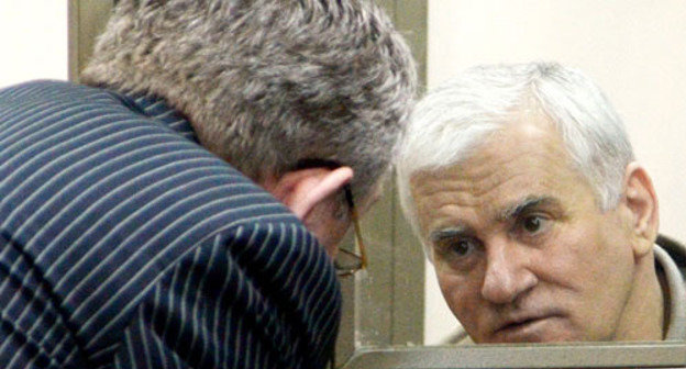 Said Amirov (to the right) talks to his advocate Vladimir Postanyuk at the court session in the North-Caucasian District Military Court. Rostov-on-Don, April 24, 2014. Photo by Oleg Pchelov for the "Caucasian Knot" Said Amirov (to the right) talks to his advocate Vladimir Postanyuk at the court session in the North-Caucasian District Military Court. Rostov-on-Don, April 24, 2014. Photo by Oleg Pchelov for the "Caucasian Knot"