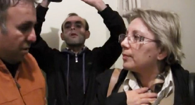 Human rights activist Leyla Yunus, director of the Institute for Peace and Democracy, being detained. Baku, April 28, 2014. Screenshot from video taken by Radio Azadlyg, Copyright 2014 RFE/RL. Human rights activist Leyla Yunus, director of the Institute for Peace and Democracy, being detained. Baku, April 28, 2014. Screenshot from video taken by Radio Azadlyg, Copyright 2014 RFE/RL.