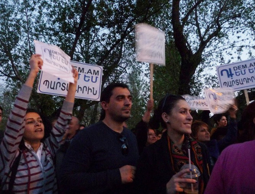 Rally against pension reform, organized by the initiative "I'm against!" at the residence of Armenian president. Yerevan, April 18, 2014. Photo by Armine Martirosyan for the ‘Caucasian Knot’. Rally against pension reform, organized by the initiative "I'm against!" at the residence of Armenian president. Yerevan, April 18, 2014. Photo by Armine Martirosyan for the ‘Caucasian Knot’.