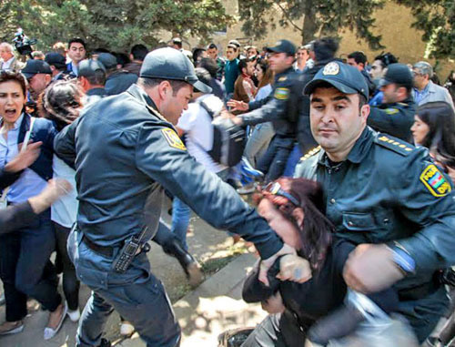 Police detaining participants of the rally against the conviction of activists of "Nida" movement. Baku, May 6, 2014. Photo by Aziz Karimov for the ‘Caucasian Knot’. Police detaining participants of the rally against the conviction of activists of "Nida" movement. Baku, May 6, 2014. Photo by Aziz Karimov for the ‘Caucasian Knot’.